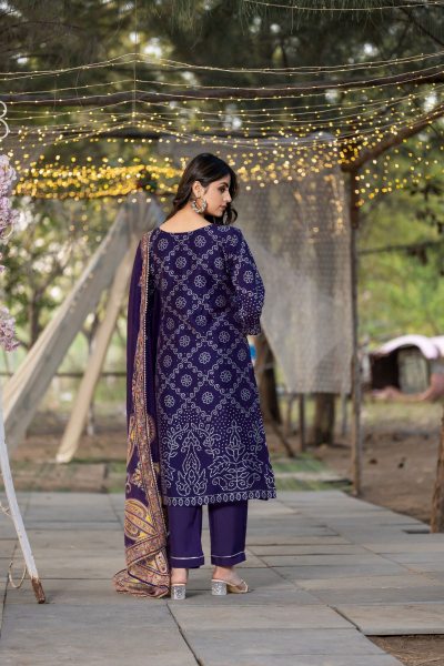 BANDHEJ PRINT SUIT SUITS