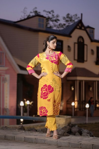 FLORAL PRINTED CRAPE SILK KURTASET 