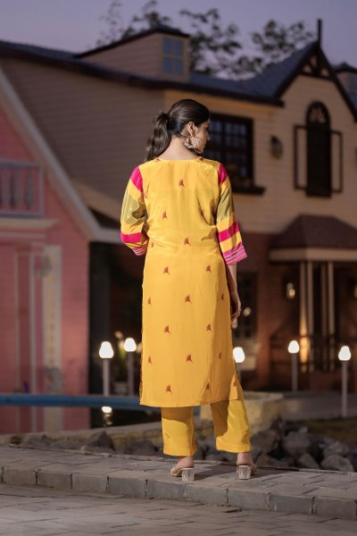 FLORAL PRINTED CRAPE SILK KURTASET KURTA SET